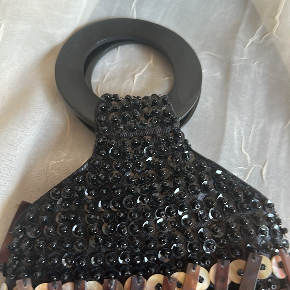 Chic pearl shell statement purse bag - Picture 8 of 9